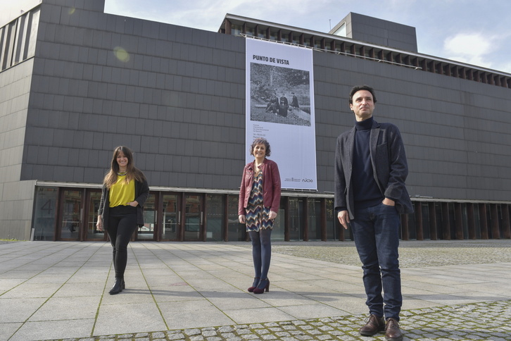 De izquierda a derecha, Teresa Morales de Álava (directora ejecutiva), la consejera Rebeca Esnaola y Manuel Asín, nuevo director artístico.