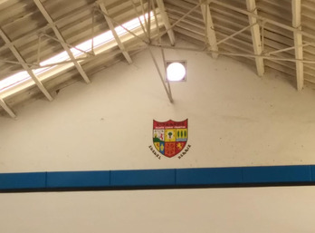 Escudo de Euskal Herria en el frontón de Atarrabia.