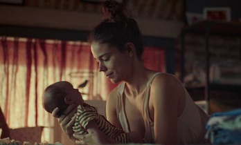 La actriz Laia Costa encarna el papel principal en ‘Cinco lobitos’.