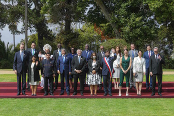 Foto de familia de los dirigentes que asistieron a la toma de posesión de Boric.