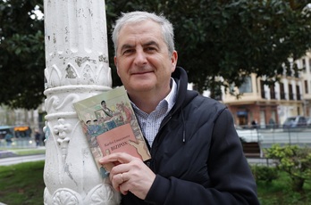 Karlos Linazasoro idazleak ‘Bizipox’ nobela aurkeztu du Donostian.