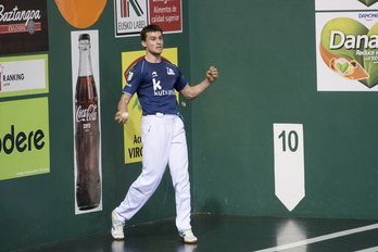 Gaurkoan ere Oier Etxebarriak ez du pilota bakarra galdu.