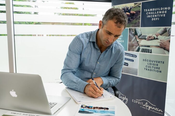 Federico Martín Aramburu formó la empresa turística Esprit Basque en Biarritz.