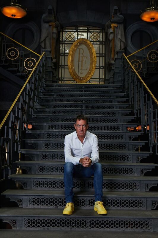 El iruindarra Álex Pina se encuentra inmerso en el desarrollo de una nueva serie.