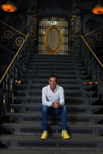 El iruindarra Álex Pina se encuentra inmerso en el desarrollo de una nueva serie.