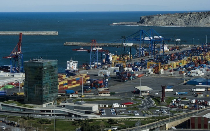 Imagen de archivo de las instalaciones del gran puerto comercial de Bizkaia.