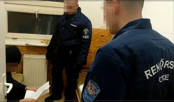 Imagen del arresto de Le Priol difundida por la Policía húngara. 