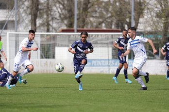 Girondinsek eta Alavesek Baionan jokaturiko partidako irudi bat.