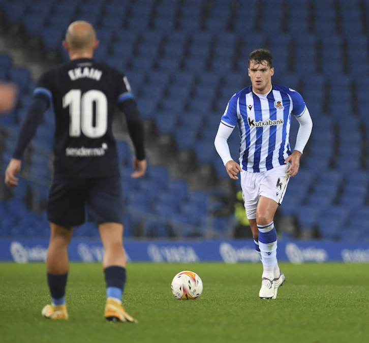 El Sanse necesita puntos ante un Ibiza que quiere asegurarse la permanencia. En la imagen, González de Zarate ante Ekain en el partido de la primera vuelta.