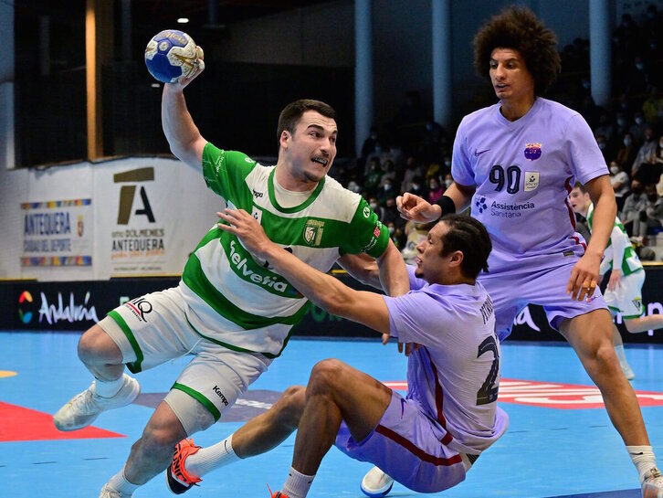 Anaitasuna lo dio todo ante el Barça, pero fue imposible.