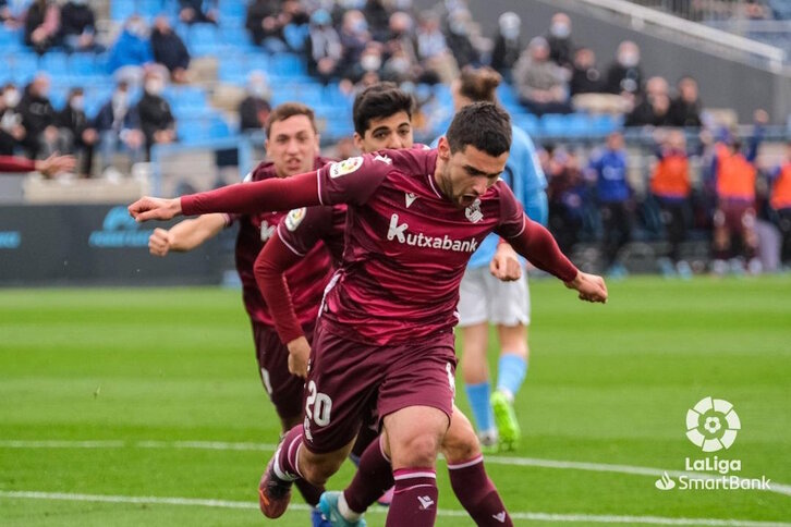 Ander Martín celebra el gol conseguido en el inicio del partido de un buen disparo.
