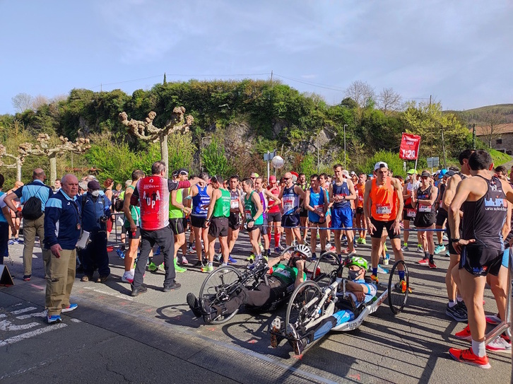 Momento de la salida de la Azkoitia-Azpeitia.