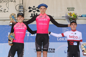 Sinuhé Fernández, Pablo Castrillo y José Marín, en el podio de Gorla.