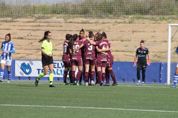 Las donostiarras celebran el gol de Franssi, que les adelantaba en el marcador nada más comenzar el partido.