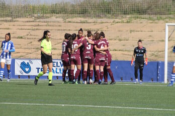 Las donostiarras celebran el gol de Franssi, que les adelantaba en el marcador nada más comenzar el partido.