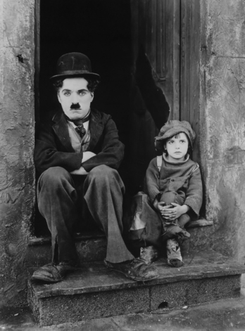 Charles Chaplin y Jackie Coogan en 'El chico'. 