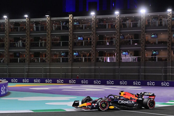 Max Verstappen (Red Bull) azkarrena izan da Saudi Arabiako Sari Nagusian.