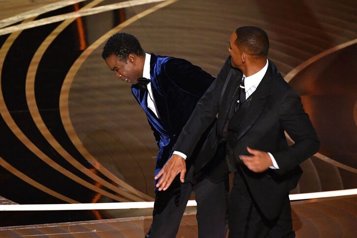 Momento en que Will Smith da un sopapo a Chris Rock. 