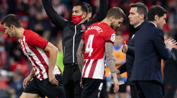 Iñigo Martínez se lesionó en el partido ante el Levante en San Mamés y fue sustituido por Vivian.