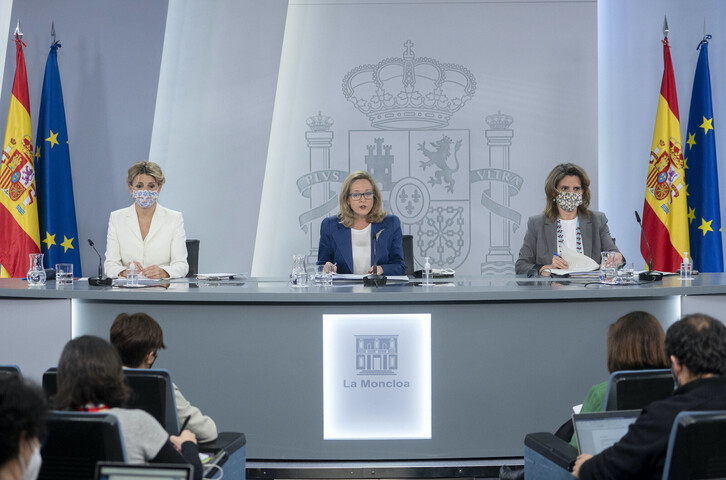 Yolanda Díaz, Nadia Calviño y Teresa Ribera en la rueda de prensa posterior al Consejo de Ministros.