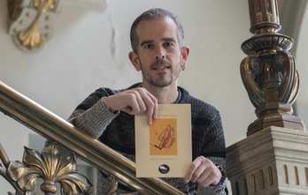 Ekaitz Goikoetxea Asurabarrena, ‘Balio erantzia’ bere lehen liburua aurkezten, Donostian.