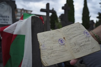 El cuerpo del gudari Jesús Izagirre permaneció 84 años enterrado anónimamente en el cementerio de Bilbo.