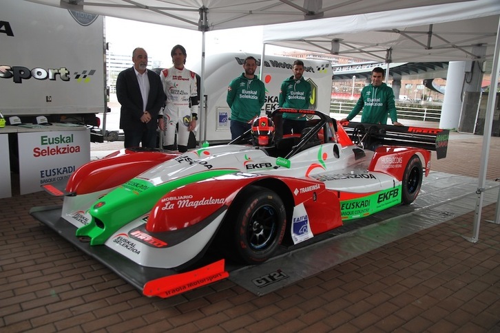 «Euskal Selekzioa» eskuderiaren aurkezpena, Joseba Iraola pilotua buru dela.