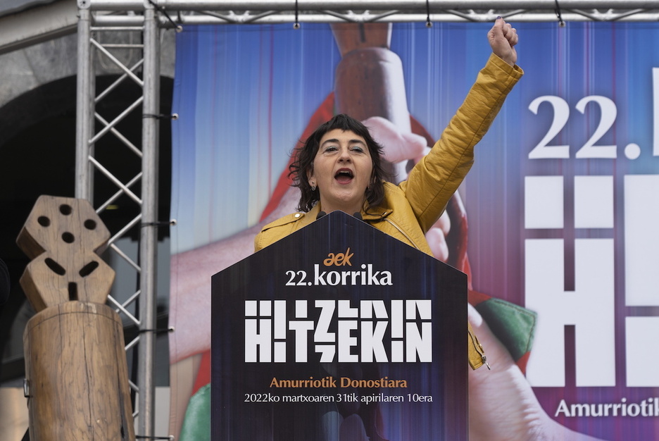 Kaitin Allende kazetariak aurkeztu du ekitaldia.