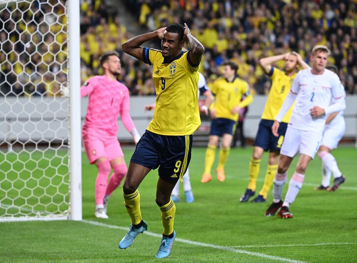 Isak se lamenta de una de las ocasiones falladas en uno de los dos partidos jugados con Suecia en el parón.