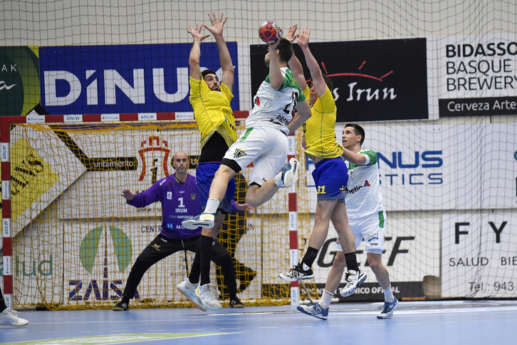 Bidasoa-Irunek eta Helvetia Anaitasunak oso altu begiratu nahi dute sailkapenean.