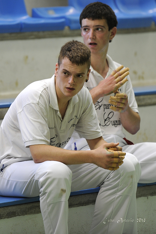 Laso eta Martija, Uharteko klubarekin jokatutako partida batean.