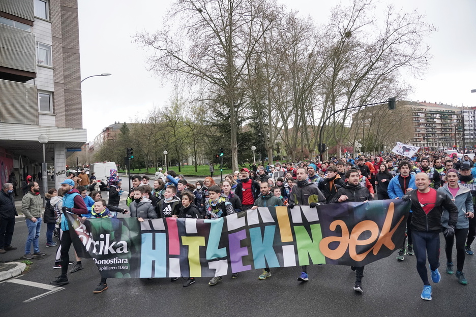 Jendetzak egin du bat euskararen aldeko jaiarekin Gasteizen.
