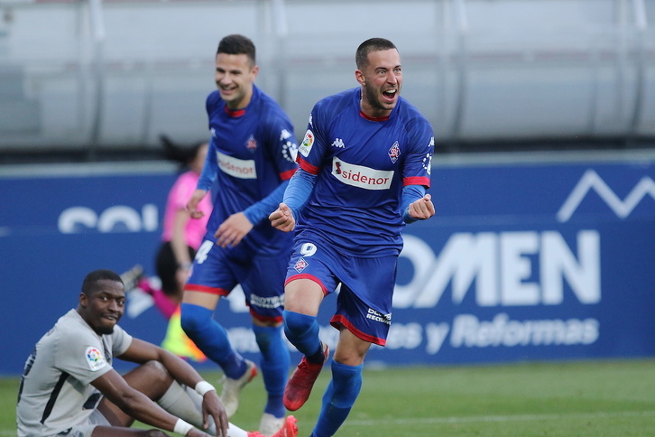 Obi celebra su gol, que sentenciaba el partido a veinte minutos del final.