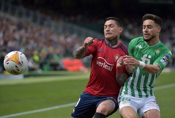 Chimy Avila eta Alex Morenoren arteko lehia.