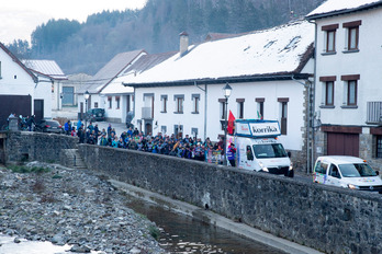 Otsagabiako ibaiaren ondotik igaro da lekukoa.