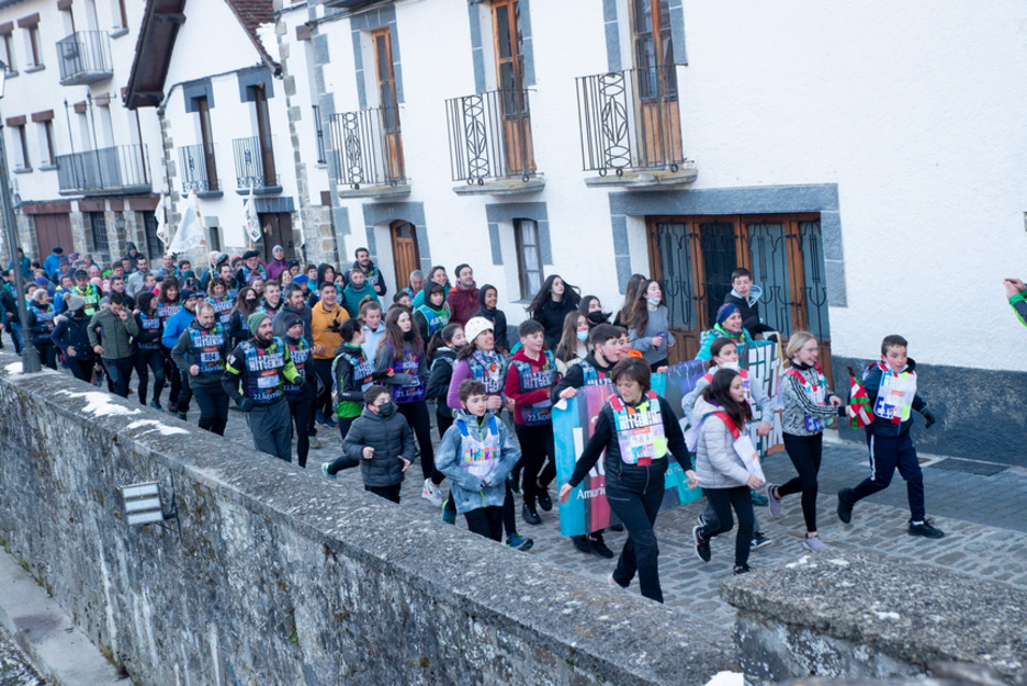 Haurrek ekin diote bideari hainbat zatitan. Haurrek ekin diote bideari hainbat zatitan.