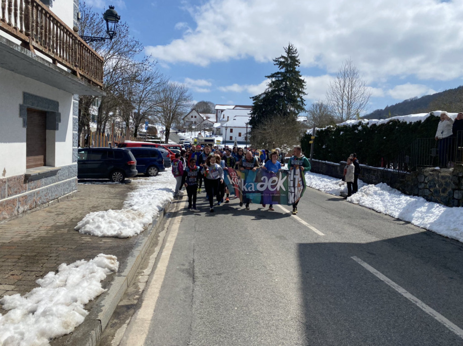 Saigots kontzejua eta Aurizberri pasata, aurrera doa Korrika. Saigots kontzejua eta Aurizberri pasata, aurrera doa Korrika.