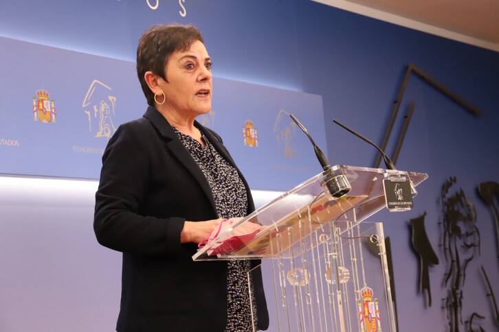 Mertxe Aizpurua, en la rueda de prensa en el Congreso.