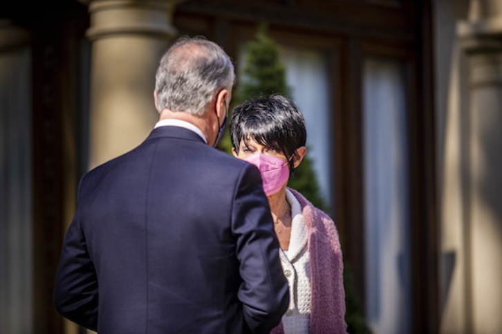 El lehendakari, Iñigo Urkullu, ha recibido a la portavoz de EH Bildu, Maddalen Iriarte, a la entrada de Ajuria Enea.