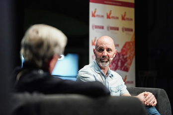 Iñigo Juaristi, entrenador del Bizkerre, durante una charla ofrecida en Kirolene.