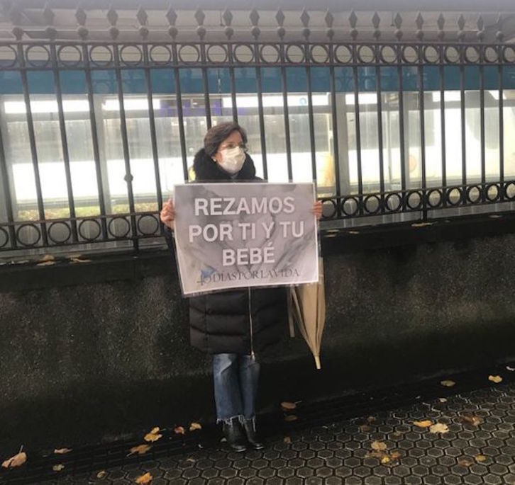 Uno de los lugares en los que se acosa habitualmente a las mujeres que van a consulta en una clínica de Donostia.