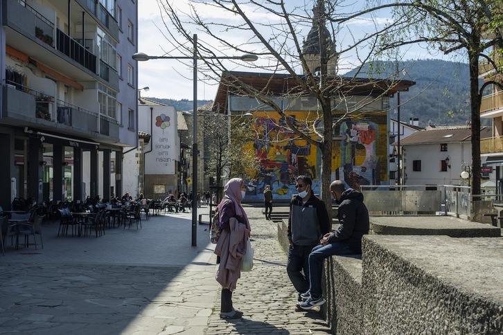 Usurbilgo Udalak protokolo bat dauka kanpotik etorritakoei harrera egiteko. Euskarari garrantzia ematen dio eta bultzada horrekin euskaltegira hurbiltzeko lehen pausoa ematen dute.