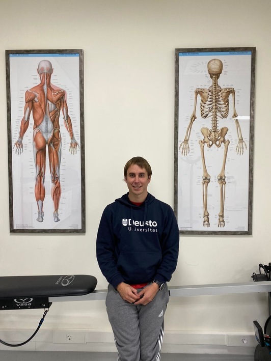 Aitor Santisteban, Deustoko Unibertsitateko gela batean.    