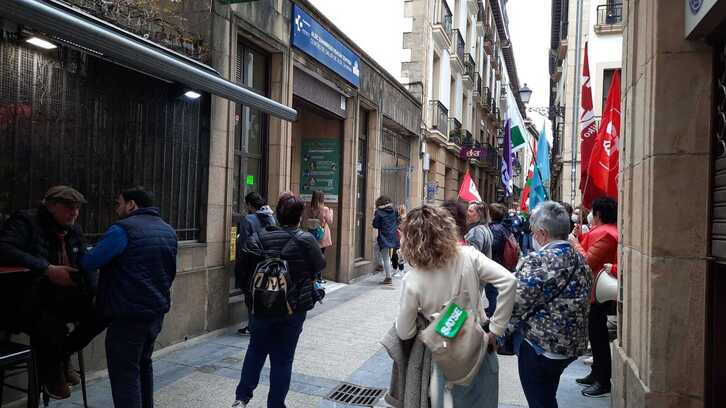 La marcha se ha detenido unos minutos ante el ambulatorio de la Parte Vieja.