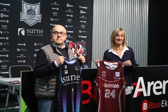 Gerardo Candina e Isabel Iturbe, en la presentación de los partidos de este sábado en Miribilla.
