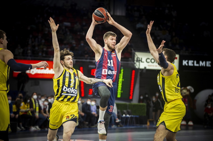 Baskonia Euroligatik kanpo dagoela ikusita, Ligan zentratu behar ditu indar guztiak.