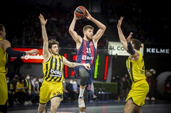 Baskonia Euroligatik kanpo dagoela, Ligan zentratu behar ditu indar guztiak.