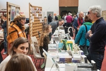 Sarako Idazleen Biltzarrean jende andana bildu da.