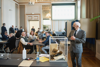 Baionan, bozak kontatzen.