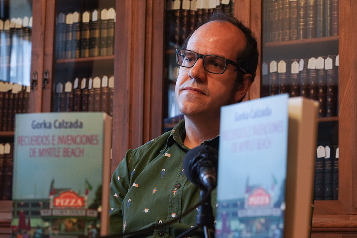 Gorka Calzada, este lunes durante la presentación de su novela.